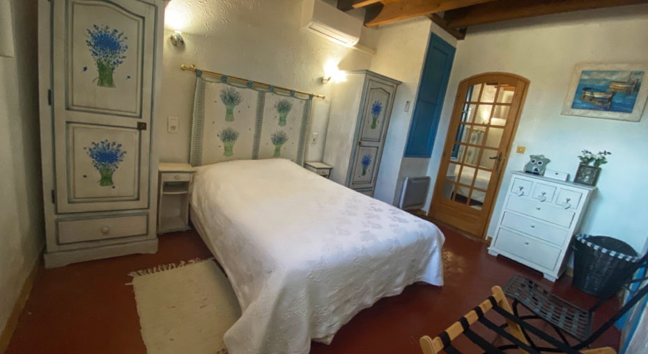 chambre lit double appartement cassis